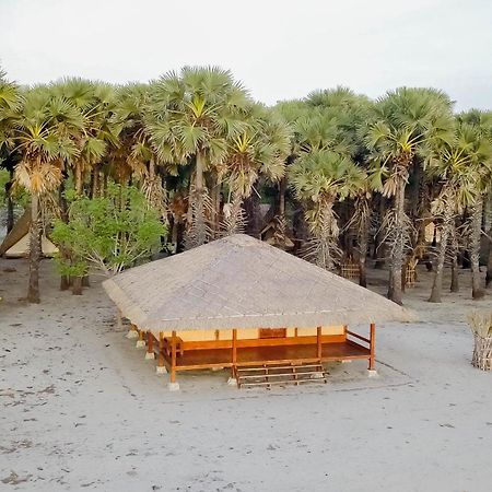 Costa Beach Resort&Club Waingapu Exterior foto